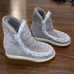 SUPER CUTE GRAY MOU BOOTS!!